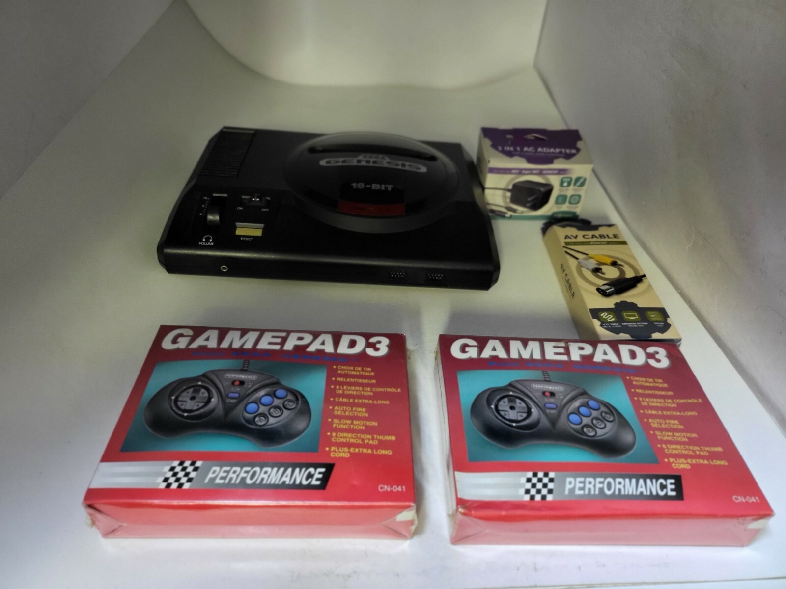 SEGA GENESIS 1 CONSOLE SYSTEM WITH 2 NEW CONTROLLERS AC ADAPTER + AV CABLE 11M