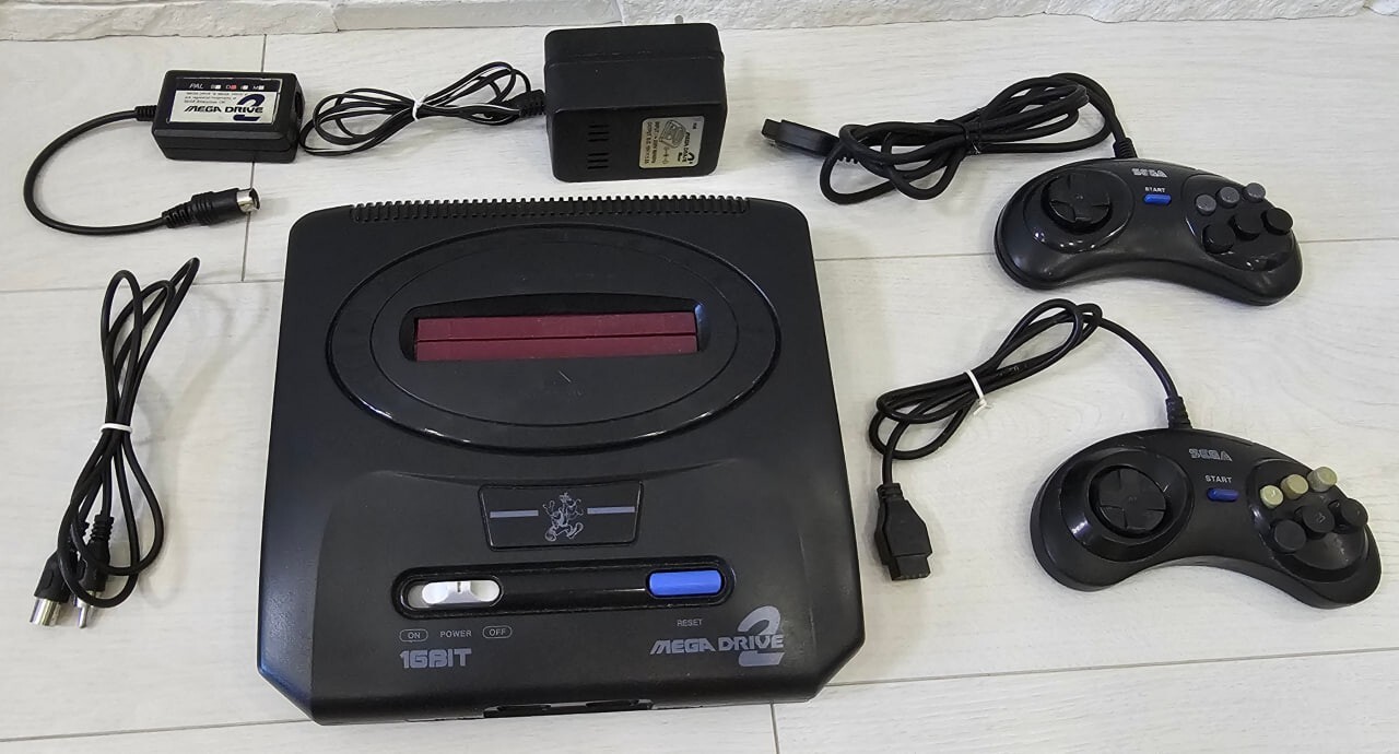 Mega Drive 2 Vintage Retro 1990s Game Console 16 bit analog Sega read descript