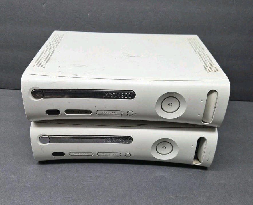 Microsoft Xbox 360 60GB White Console. For Parts No Power