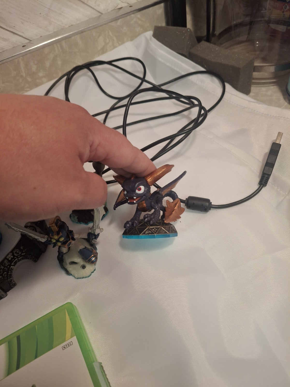 Microsoft Xbox 360 S Slim 4GB Console Model 1439 Bundle Kinect Games Skylanders
