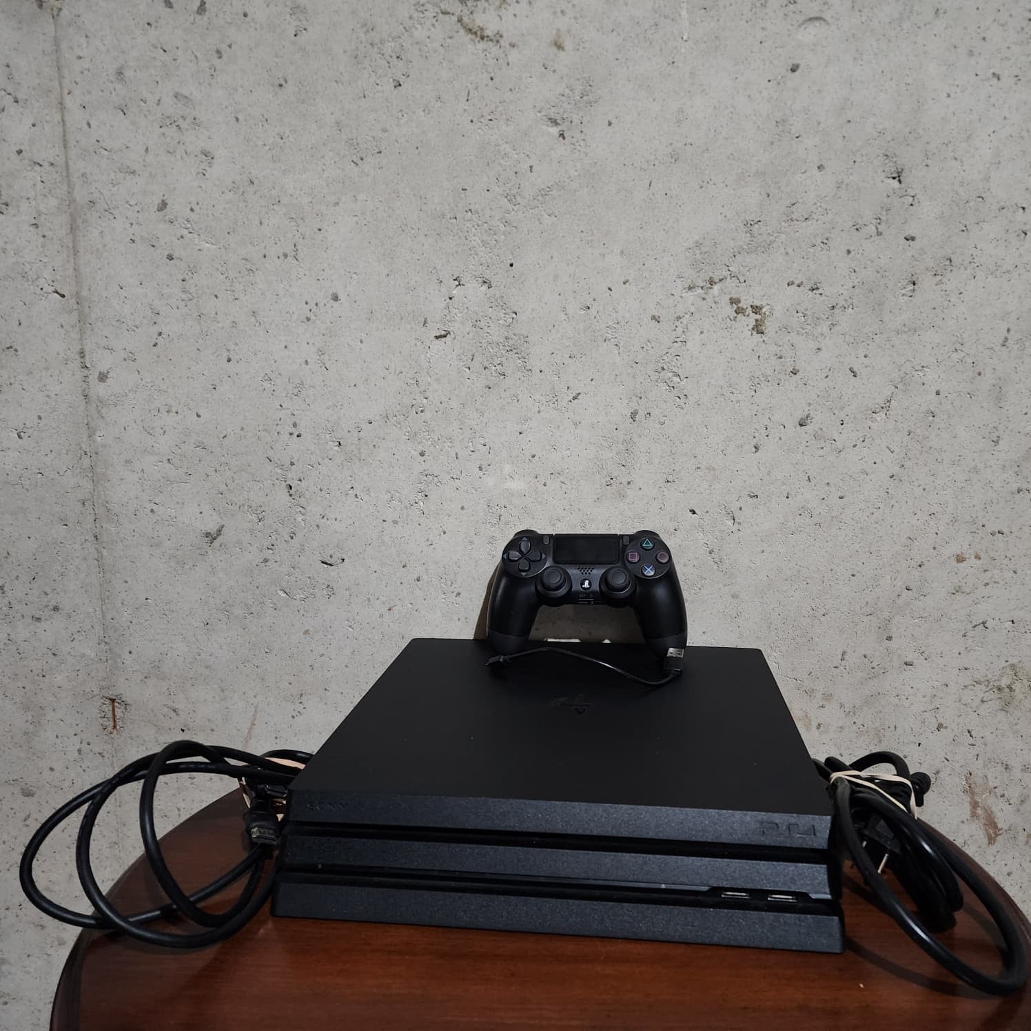 Sony PlayStation 4 PS4 Pro 1TB CUH-7015b Console Bundle – Fully Functional