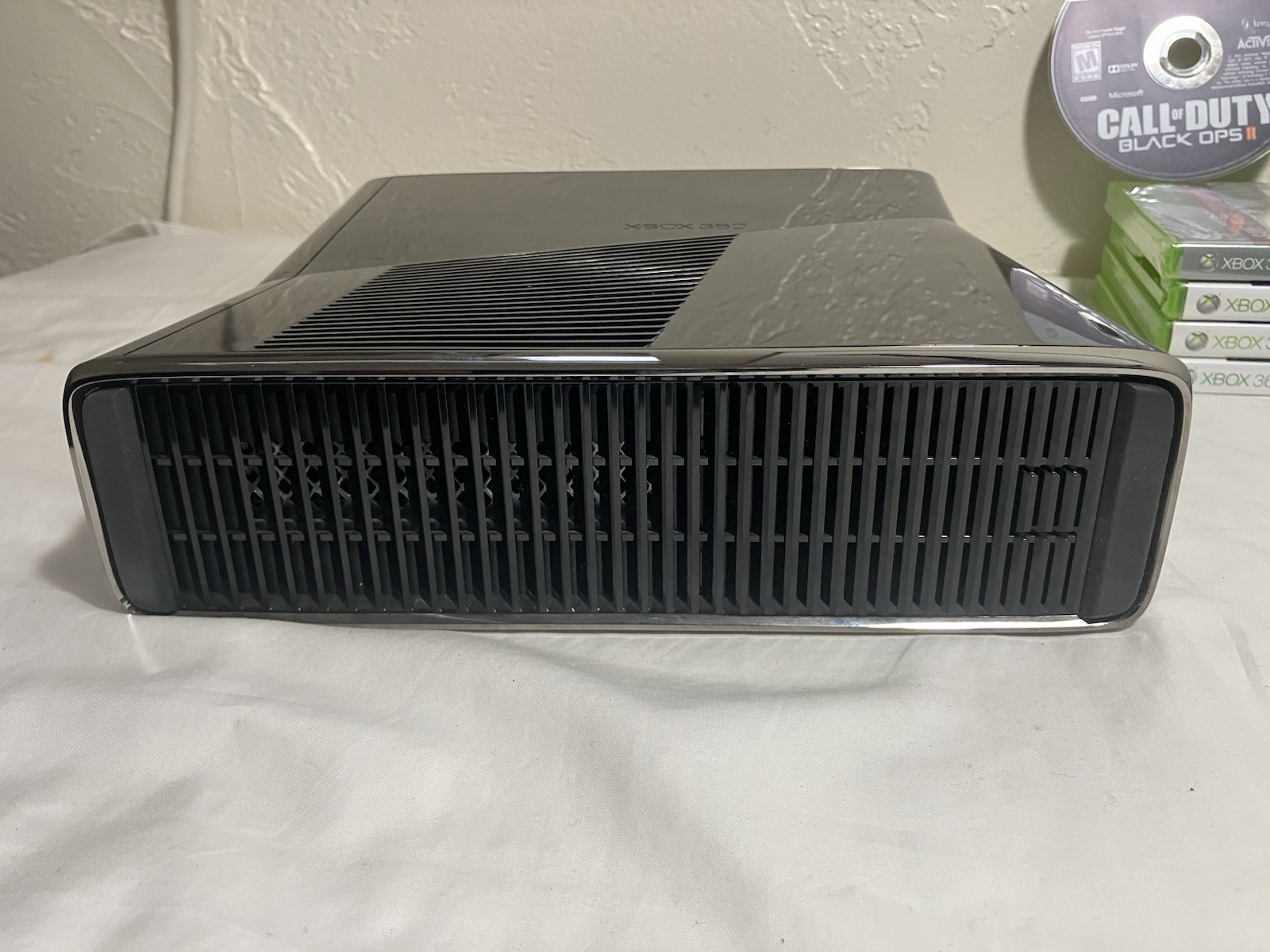 Microsoft Xbox 360 S #1439 250GB Console Bundle 6 Games, Kinect & OEM Controller