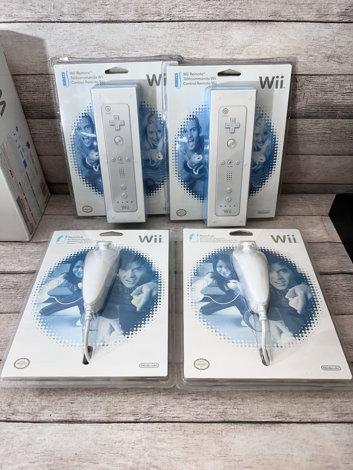 NEW Nintendo Wii Console Sports 3 Controllers 3 Nunchucks Charger Sleeves Bundle