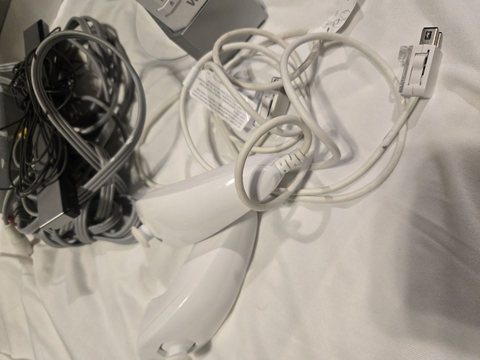 Nintendo Wii White Bundle Controllers Nunchucks Cords Sensor Bar USED READ WORKS