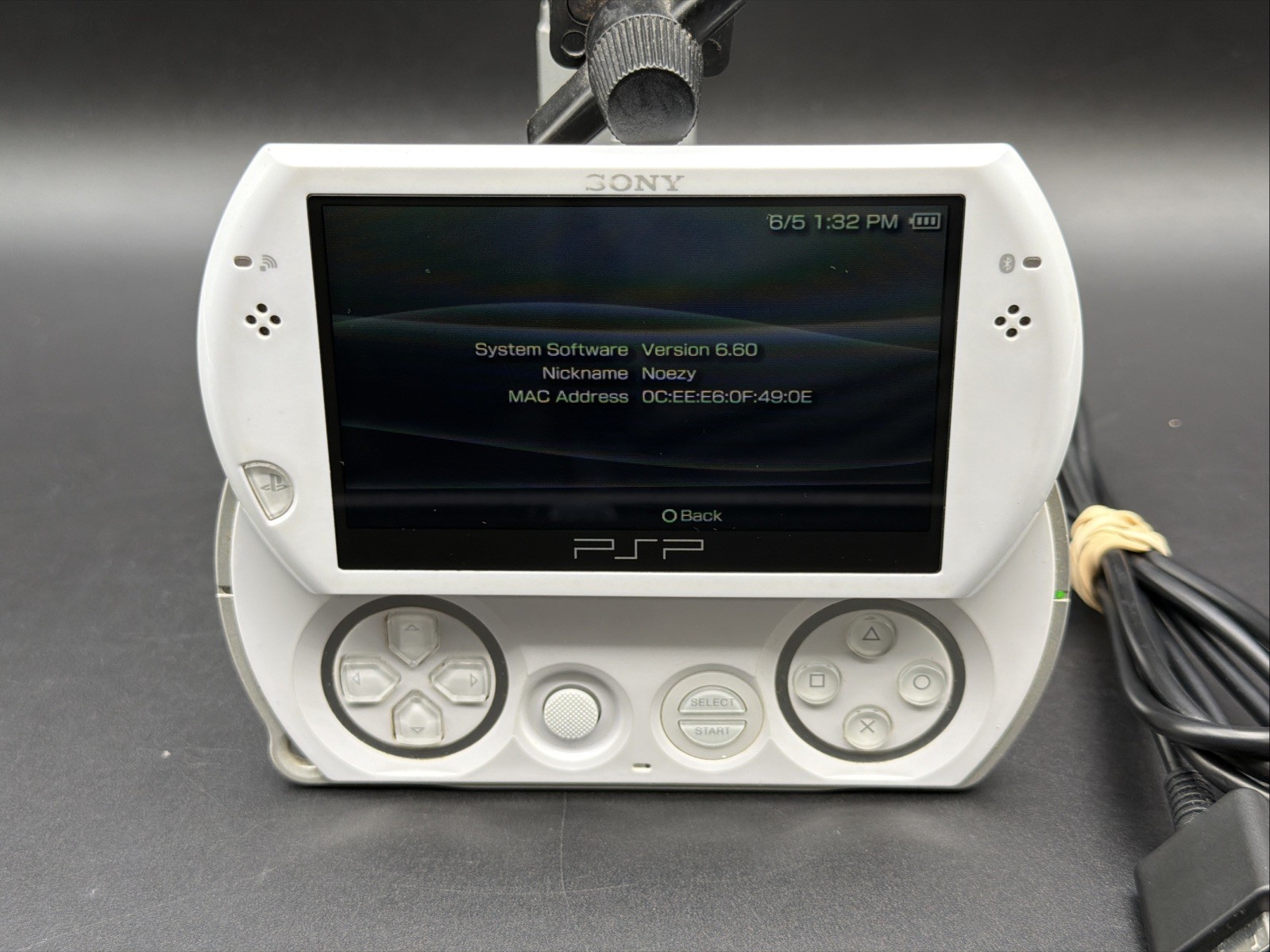 Sony PSP GO PlayStation Portable Pearl White Console Tested Working W/ Charger!!