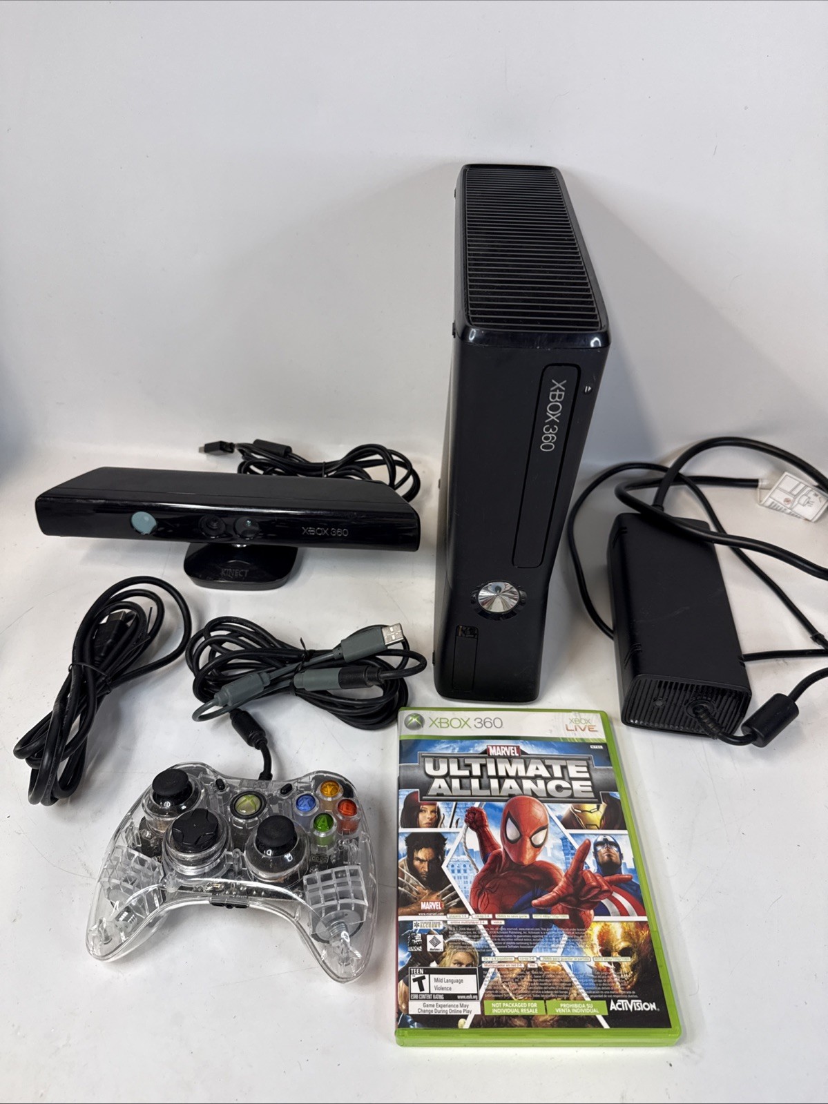 Microsoft Xbox 360 S Kinect Bundle 4GB Black Console with 1 Controller Game
