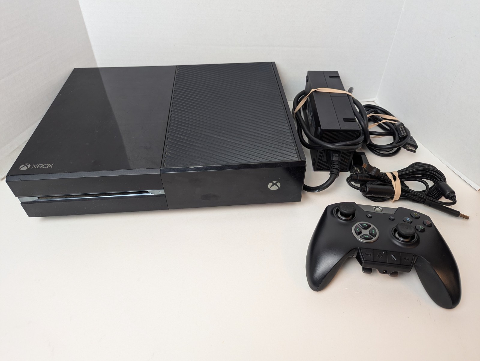 Microsoft Xbox One Console 1540 500GB Console w/ Cables & Razer Wolverine Tested