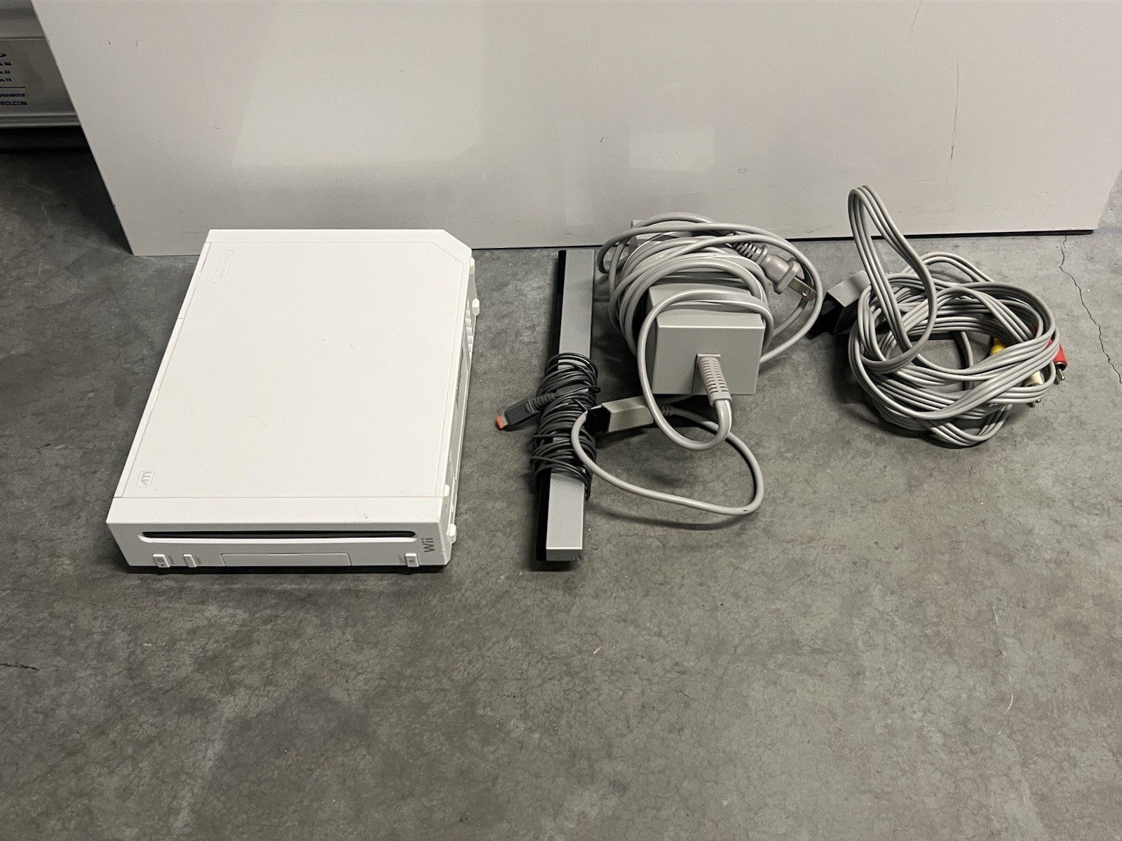 Nintendo Wii White Console 10 Games Lots Of Accessories! No Nunchuck Adult Own