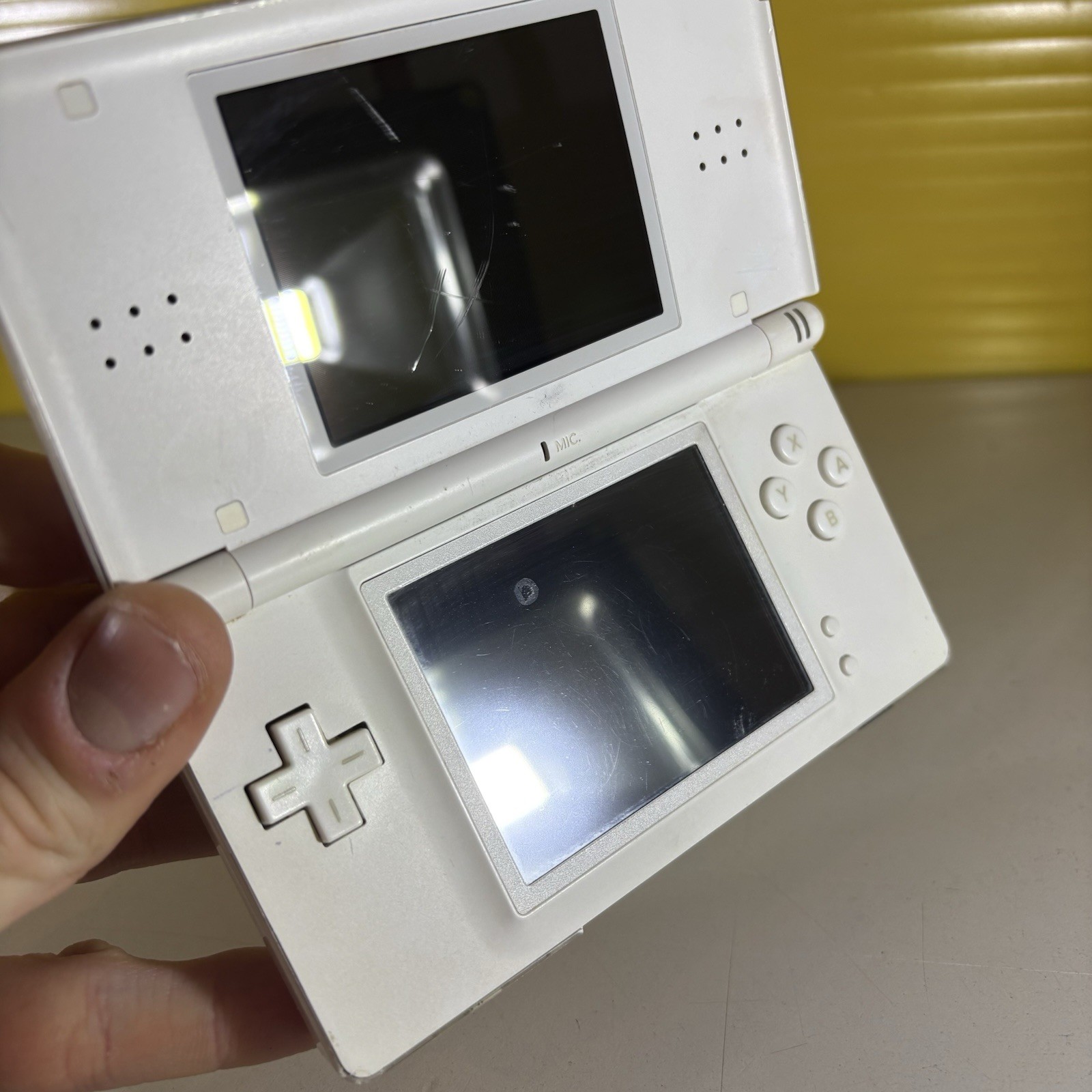 NINTENDO DS LITE WHITE – ORIGINAL TESTED AND WORKING + CHARGER AND NIB