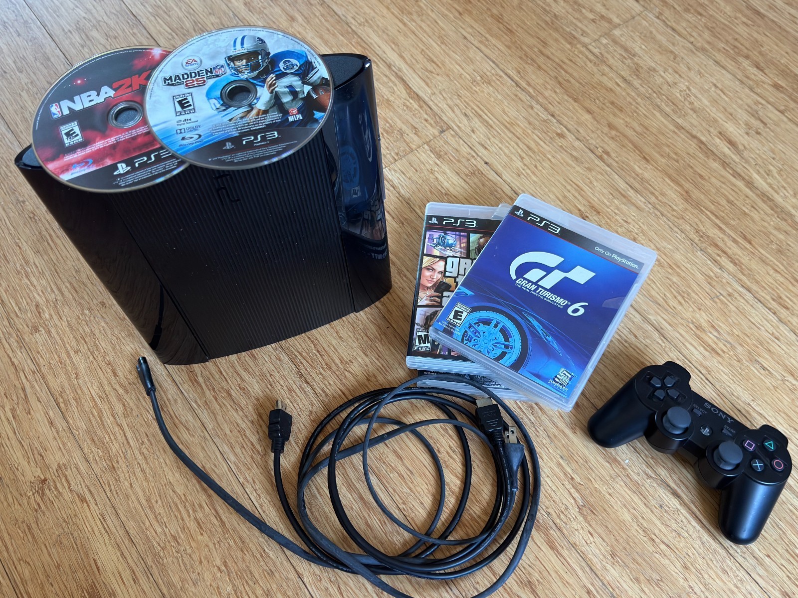 Sony PlayStation 3 PS3 Super Slim Console CECH-4301A 12GB BUNDLE