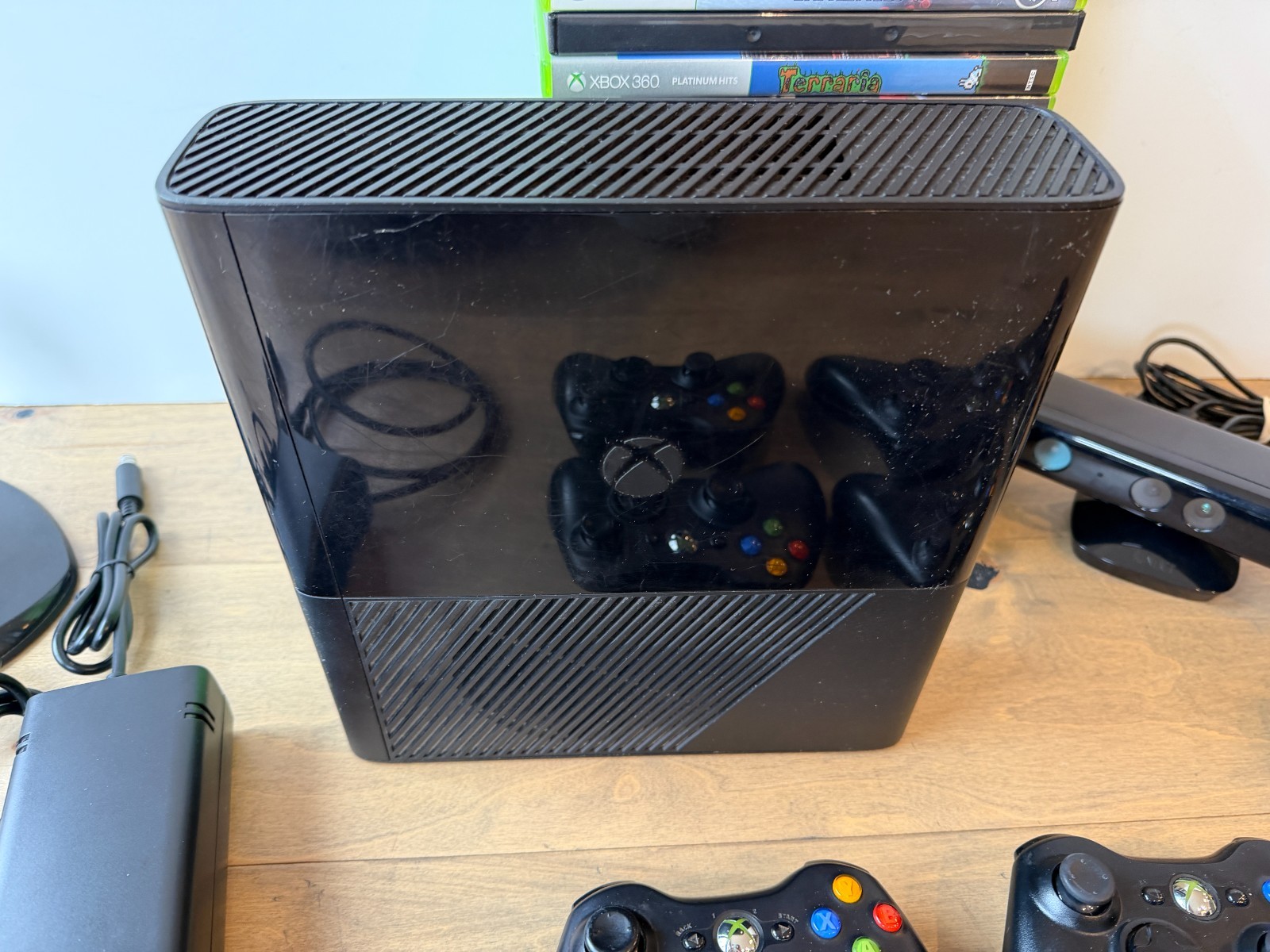 Xbox 360 E Console 250GB Bundle, Kinect, 5 Controllers, Power, 37 Games TESTED