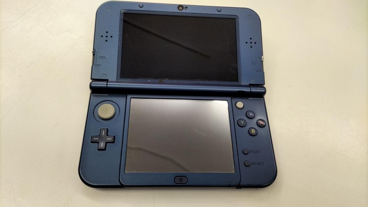 New Nintendo 3DS XL (LL) RED-001 with 4GB microSD Card for Retro Gaming A2894