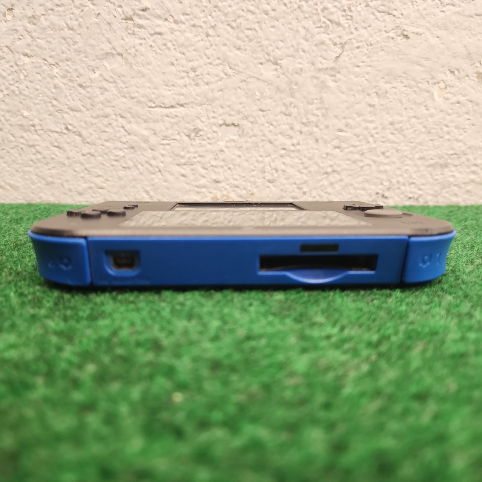 Nintendo 2DS Blue and Black Handheld System (Electric Blue) No Pen No Charger
