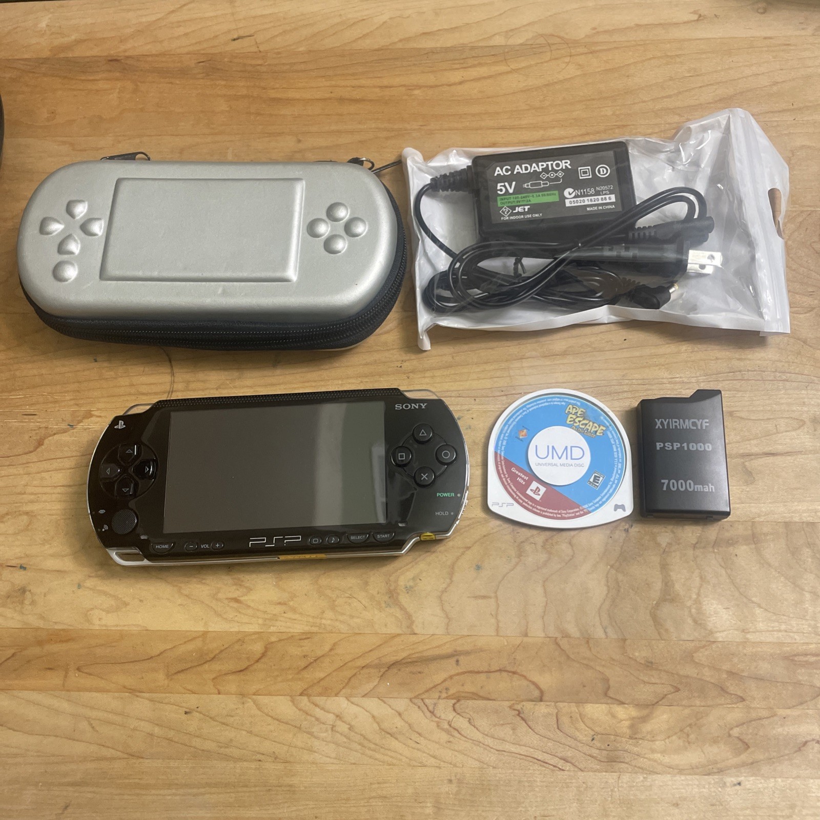 Sony PSP-1001 Black Handheld Console PSP-1001 With Charger 1 Game New Battery