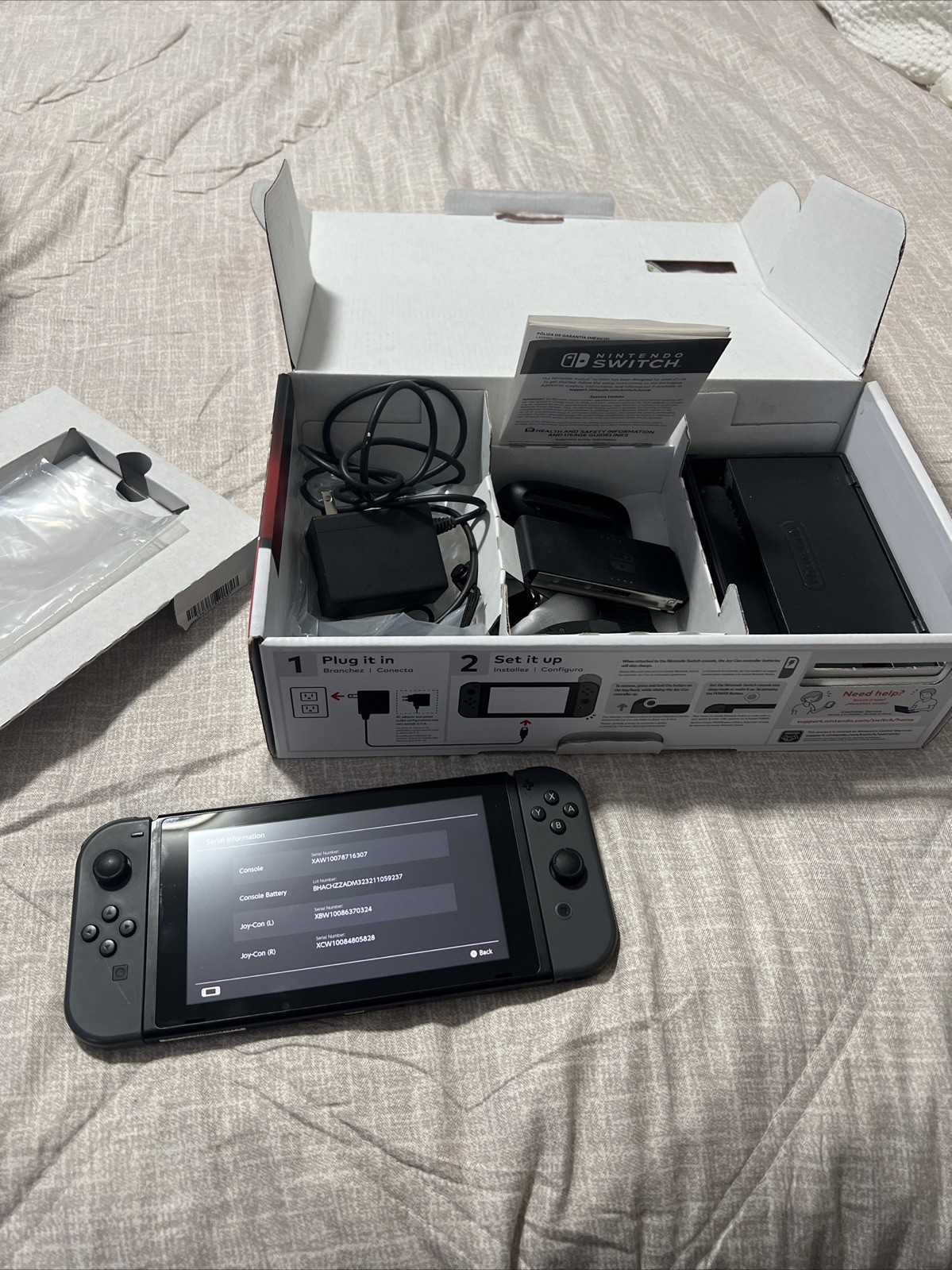 Nintendo Switch V1 HAC-001 Unpatched Low Serial – Original Box +Excellent Screen