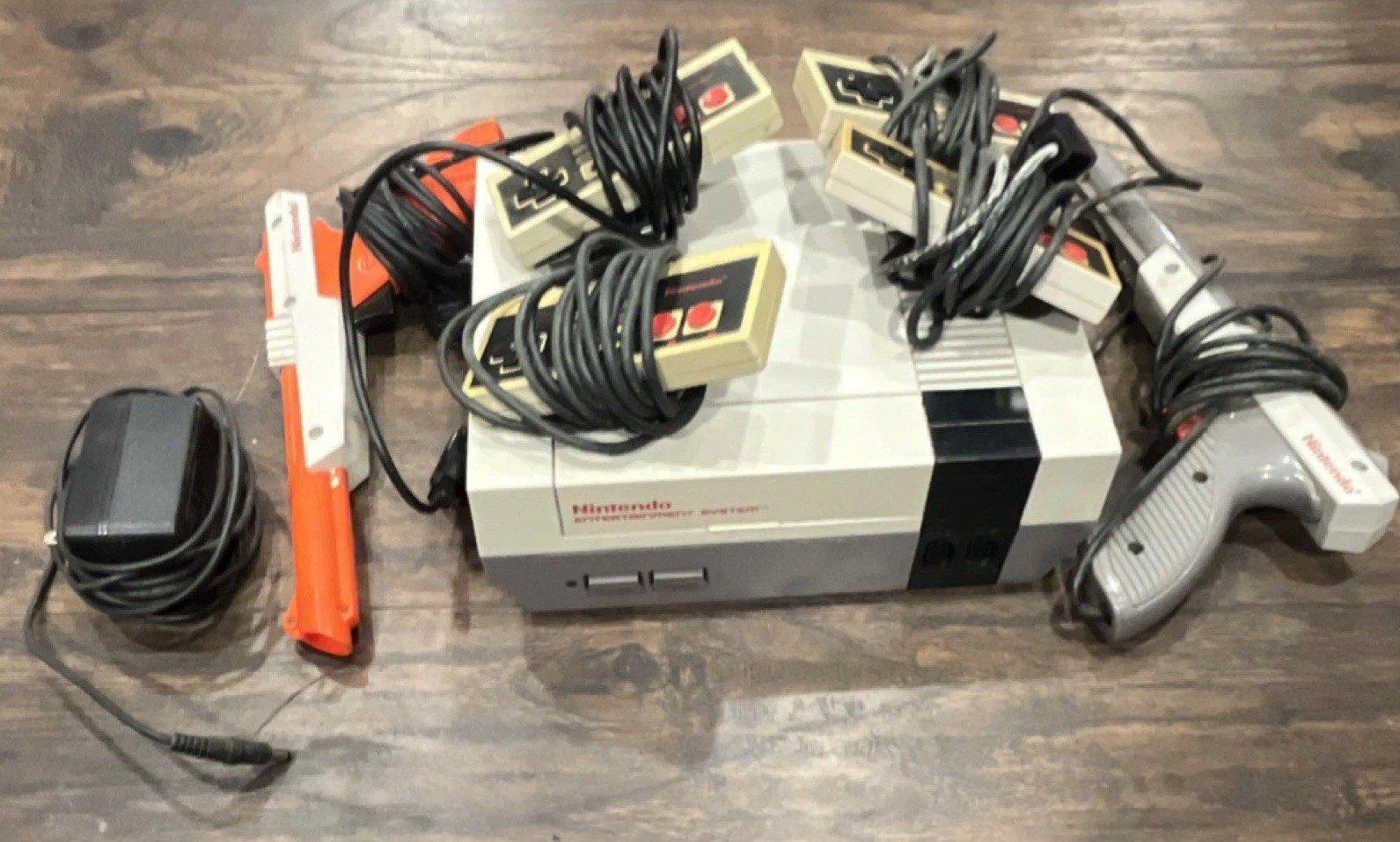 Nintendo NES-001 Console Gray with 4 Controllers, 2 Zapper Light Guns, 1985