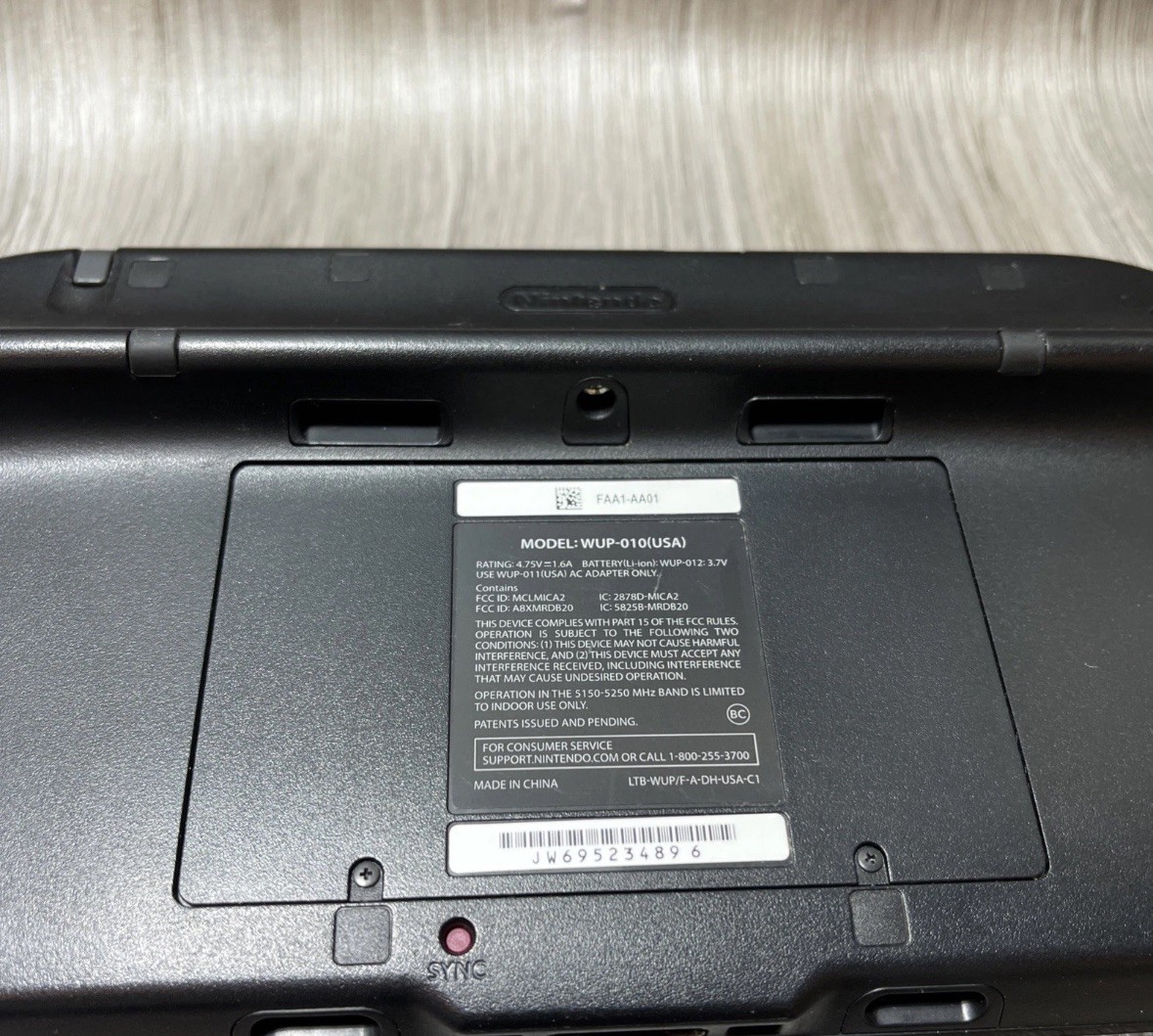 Nintendo WII U 32GB Console WUP-101 (02) With Gamepad