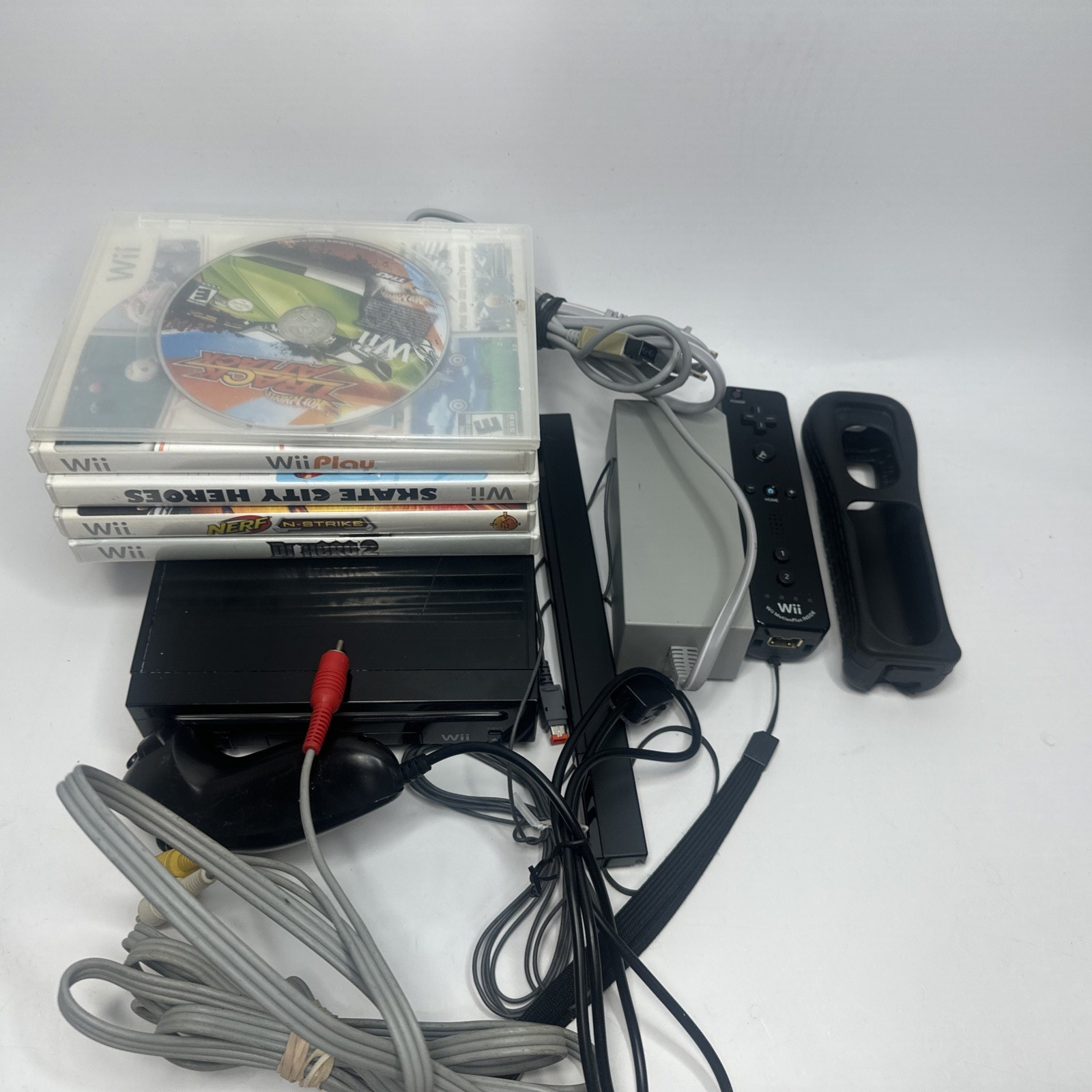 Nintendo Wii Bundle w/ Console, Cords, Controllers & Games