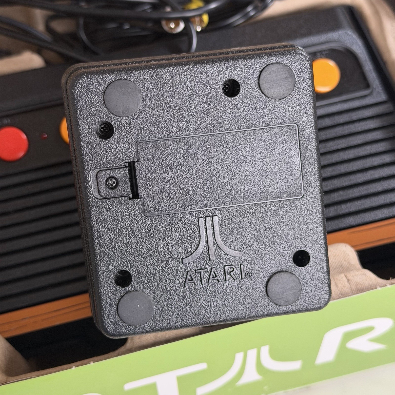 Atari Flashback 7 Classic Game Console System 101 Built In Games + 2 Paddles