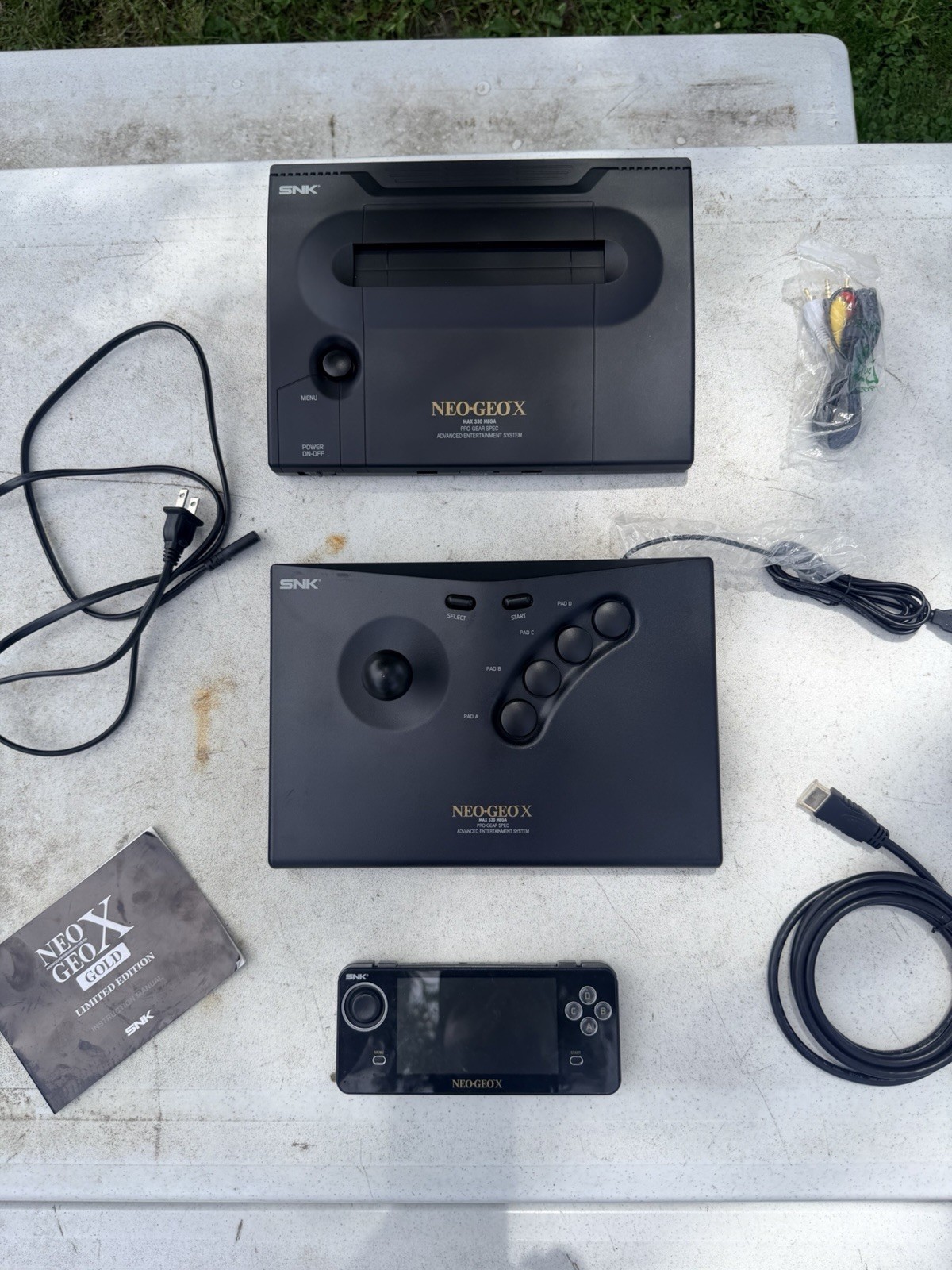 SNK NEO GEO X GOLD LIMITED EDITION CONSOLE – TESTED AND WORKING