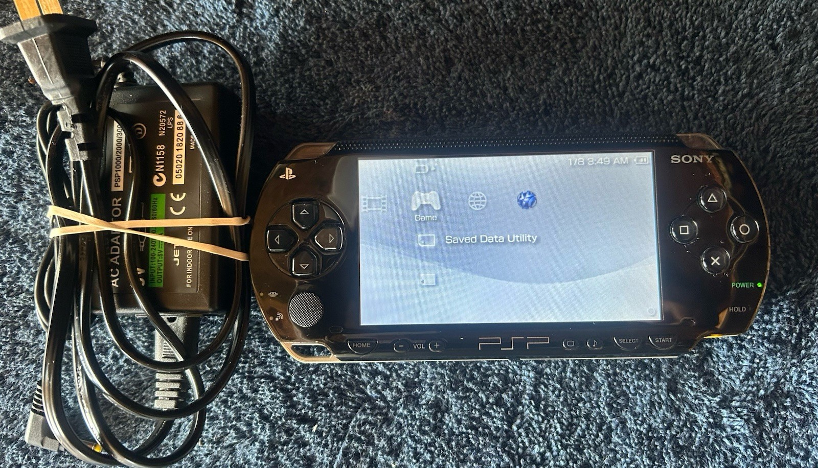 Sony Playstation Portable PSP PSP-1001 Handheld Console W/ Charger & New battery