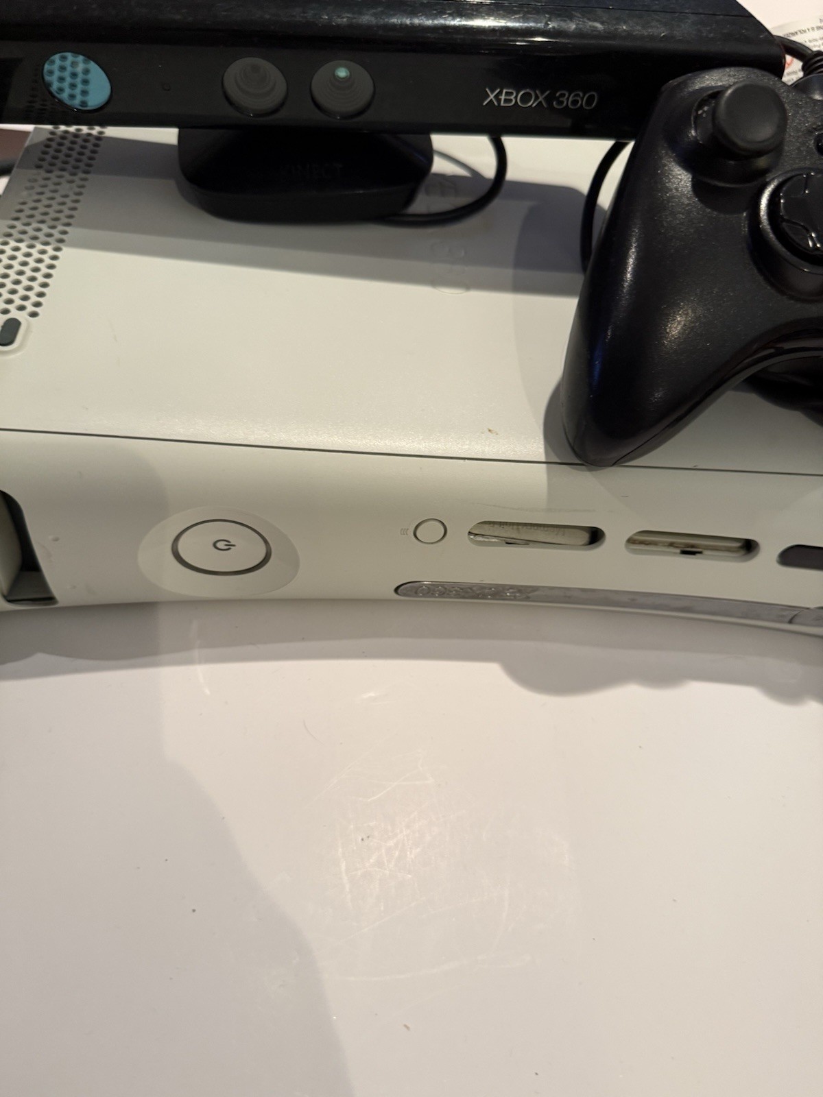 Microsoft Xbox 360 Console Bundle Kinect Sensor 1414 Wired Controller
