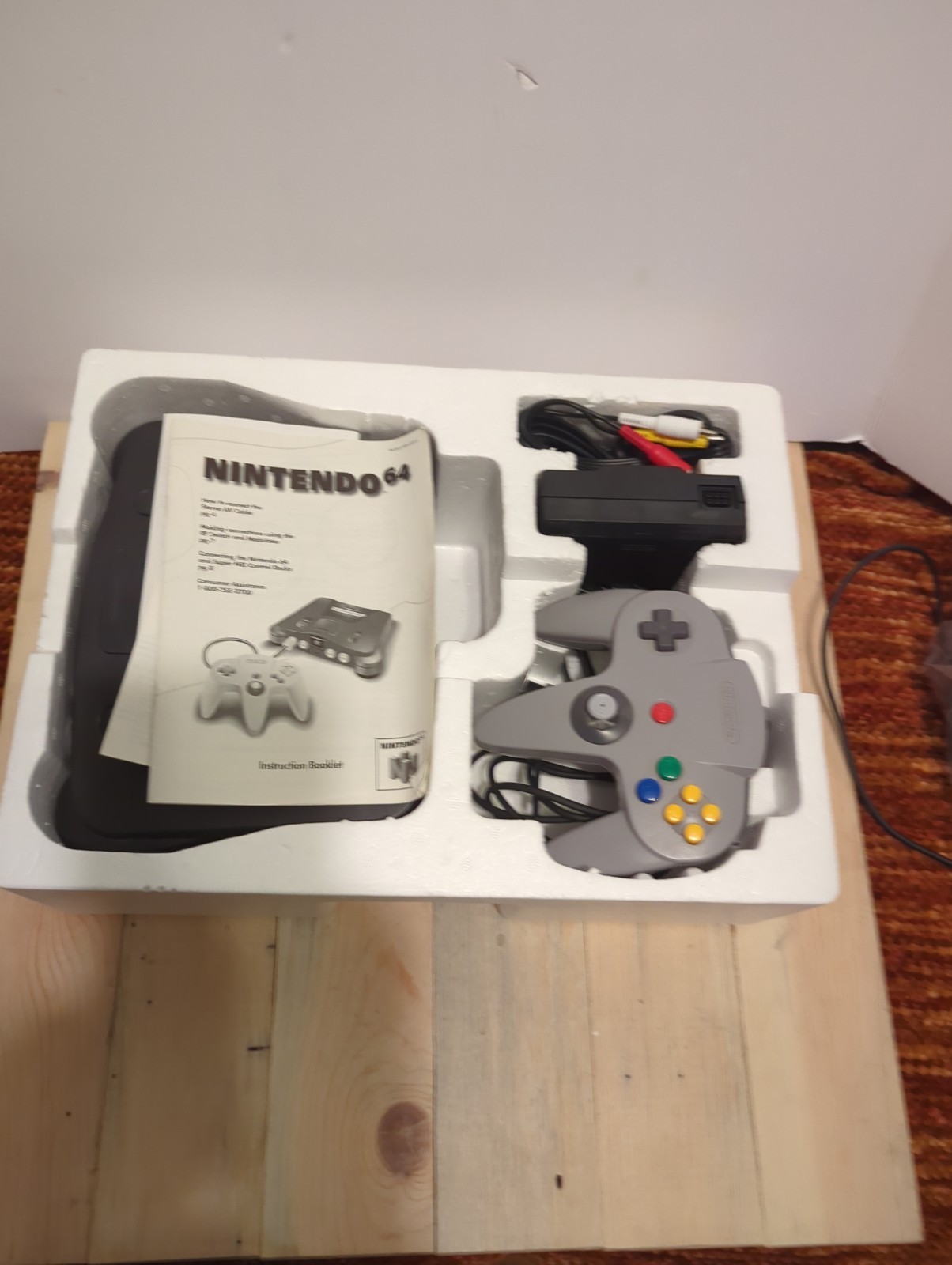 Nintendo 64 Console Atomic Purple Controller Bundle in Box NUS 001, Works