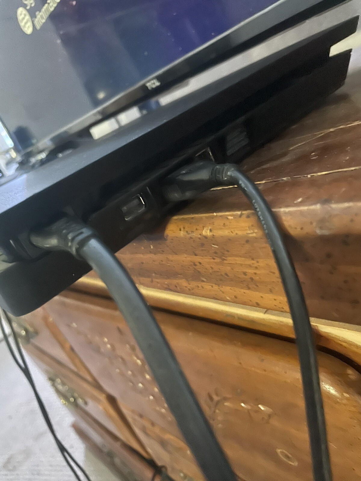 Sony PlayStation 4 Slim 1TB + 2 Controllers