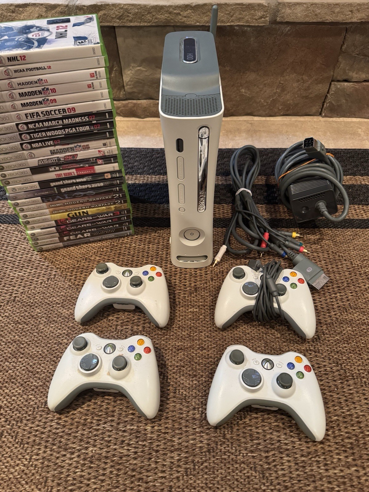 *Bundle *Lot Microsoft Xbox 360 White Console 1 remote 10 Games