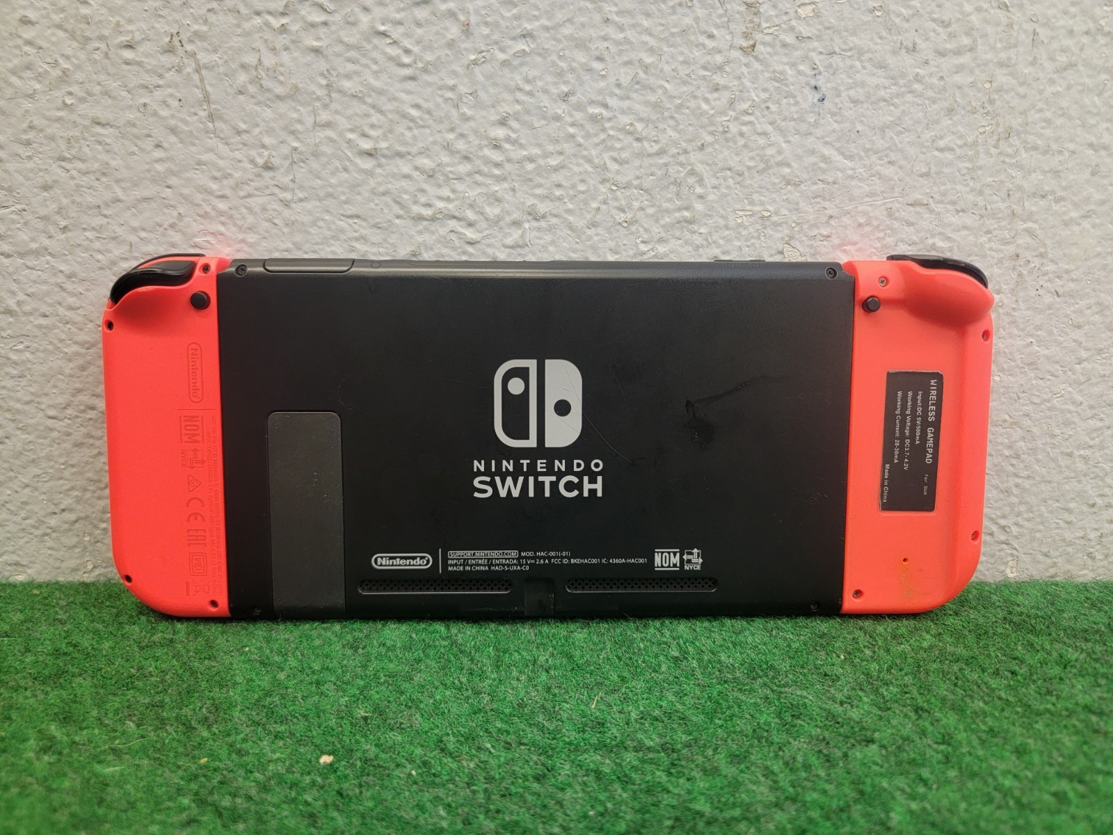 Nintendo Switch Console + Charger & Stand Red HAC-001-01
