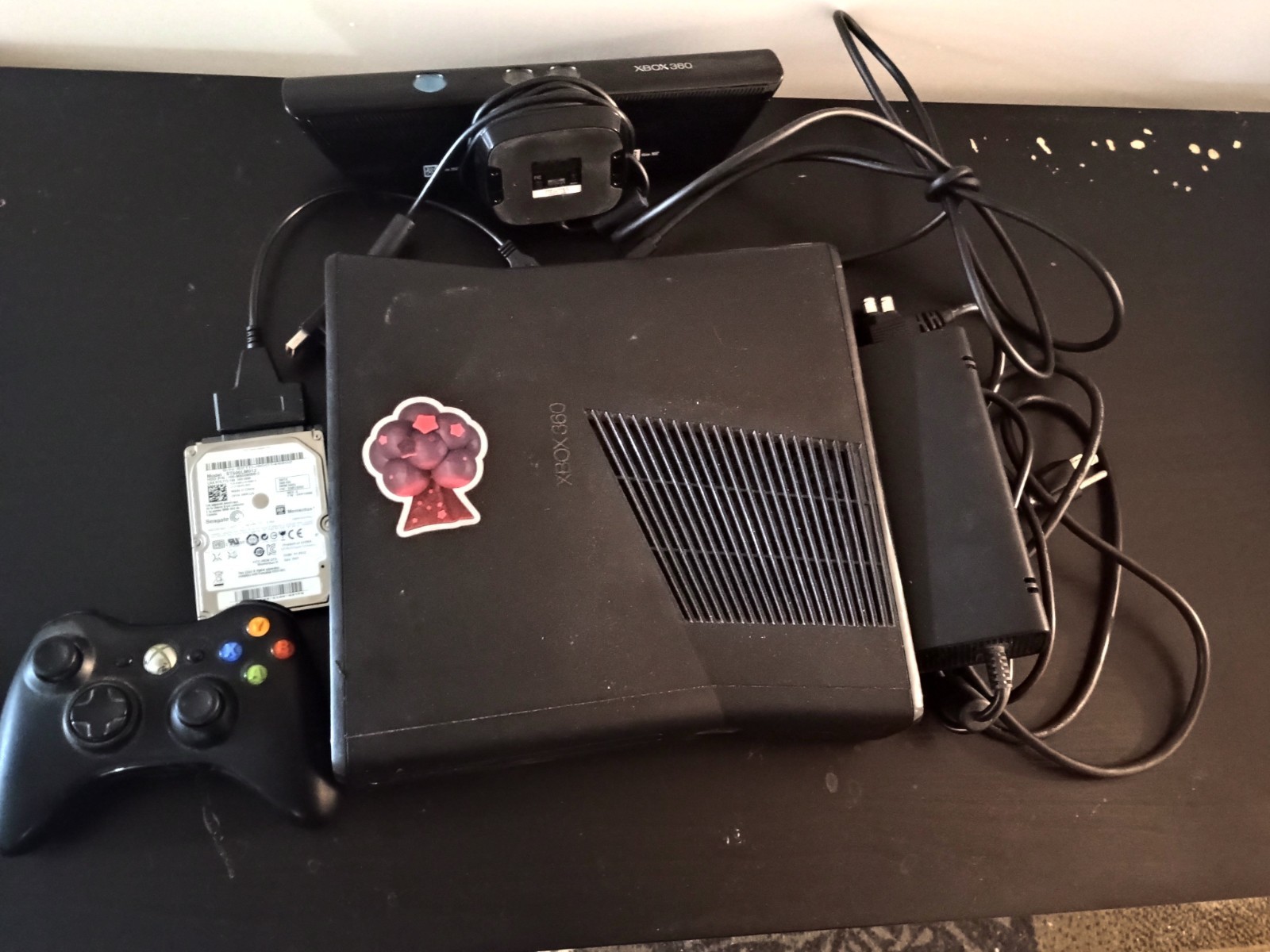 Xbox 360 Slim Black Matte With 500gb Hdd Comes With Controller And Wires