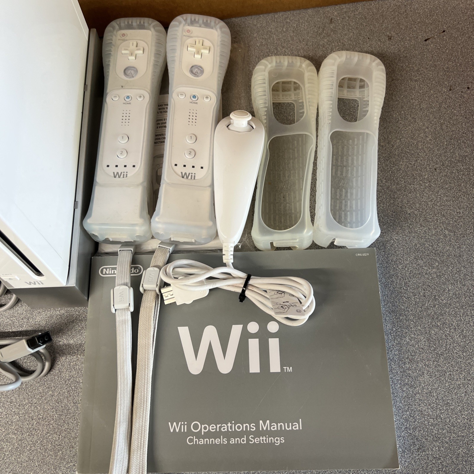 Nintendo Wii Console Bundle Model# RVL-001 with 2 Remotes & 1 Nunchuck Tested