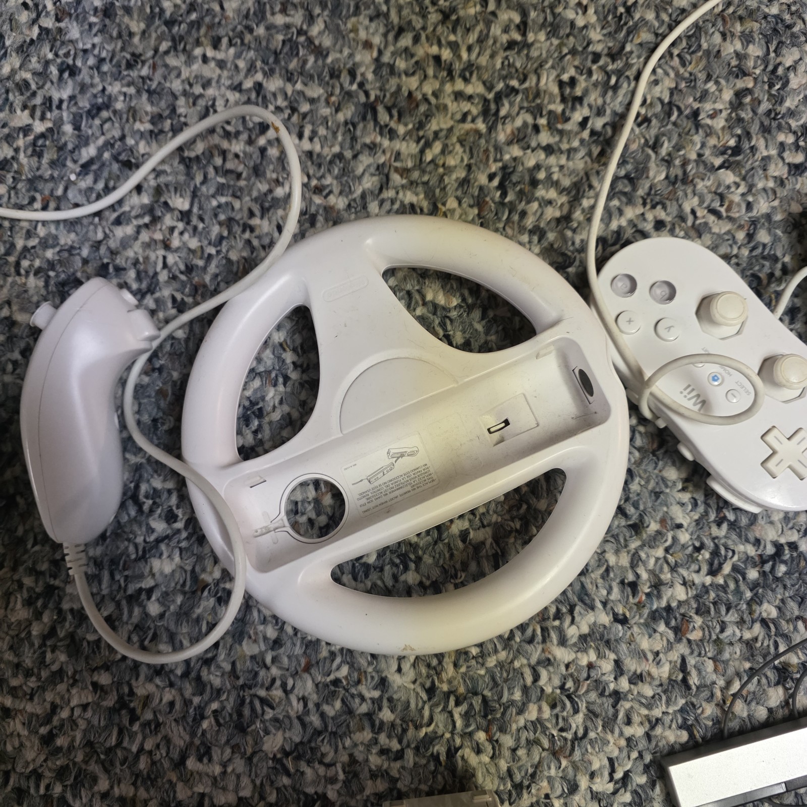Nintendo Wii Console Bundle 3 Games, 2 Wiimotes,Mario Kart + Wheel, Classic Cont
