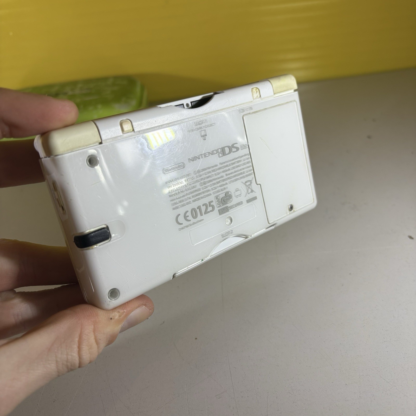 NINTENDO DS LITE WHITE – ORIGINAL TESTED AND WORKING + CHARGER AND NIB