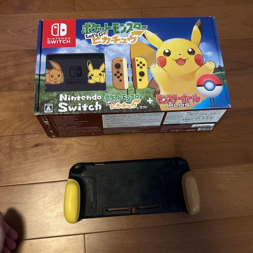 Nintendo Switch Pokémon Let’s Go Pikachu Edition Console Bundle Joy-Con Japan