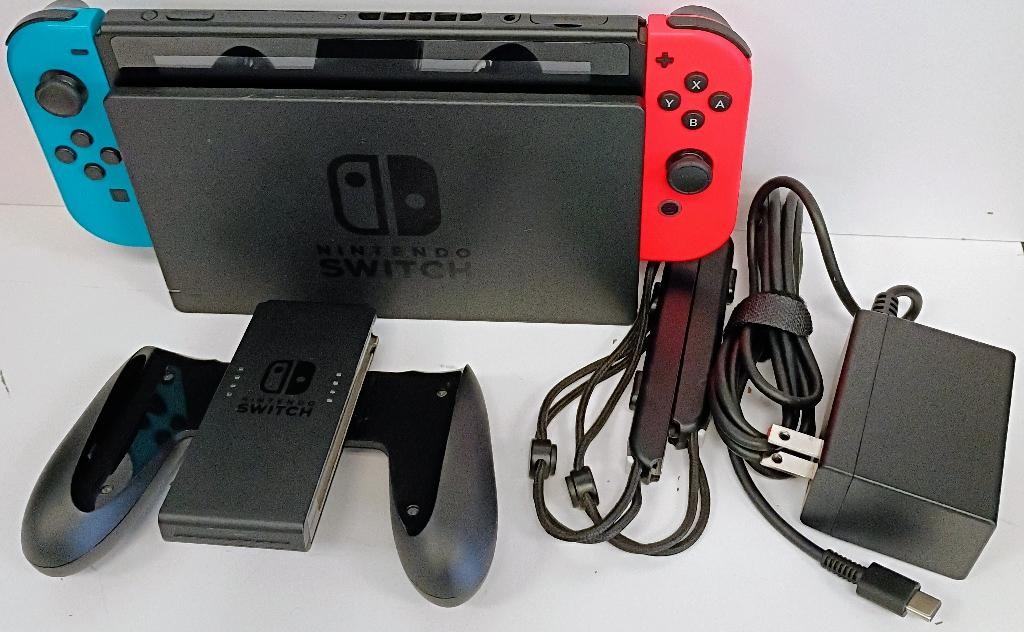 NINTENDO SWITCH OG W/ ACC (P10023300)