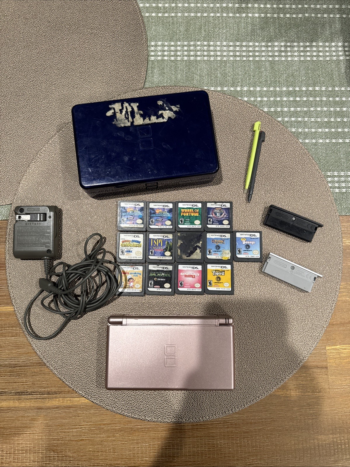 Nintendo DS Lite Metallic Pink Bundle Lot (READ DESCRIPTION)