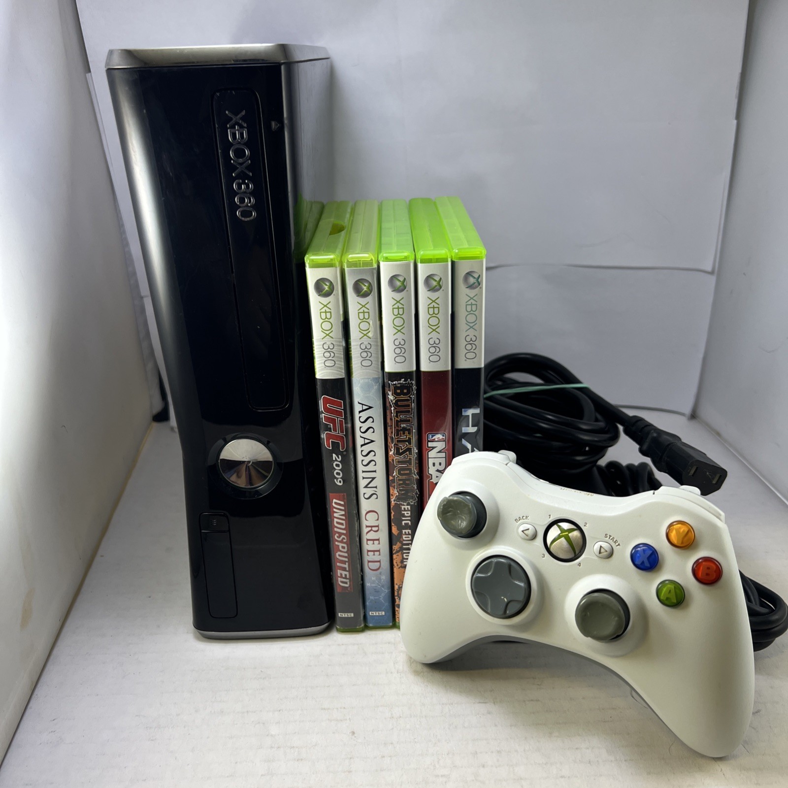 Xbox 360 S Slim 4GB Console Bundle Controller Lot Of 5 Games #ML33