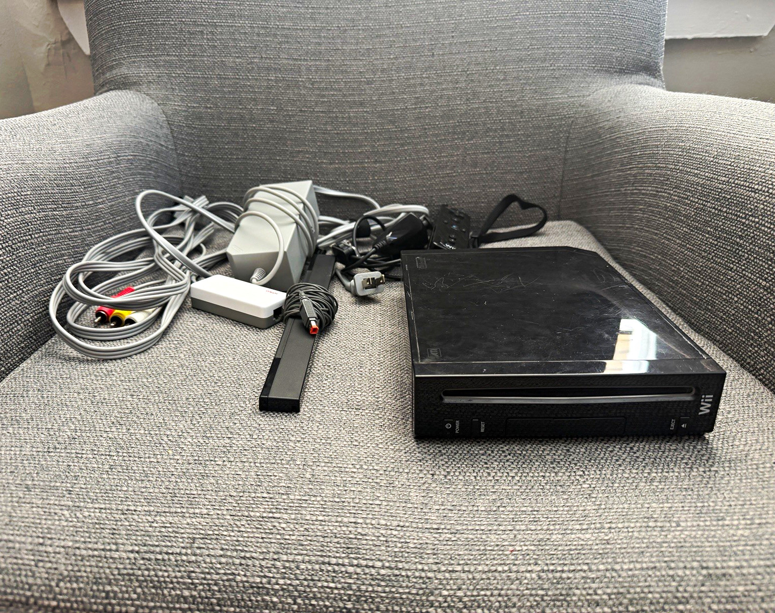 Nintendo Wii Console (Black) w/ Wii Remote, Sensor Bar, AV Cables