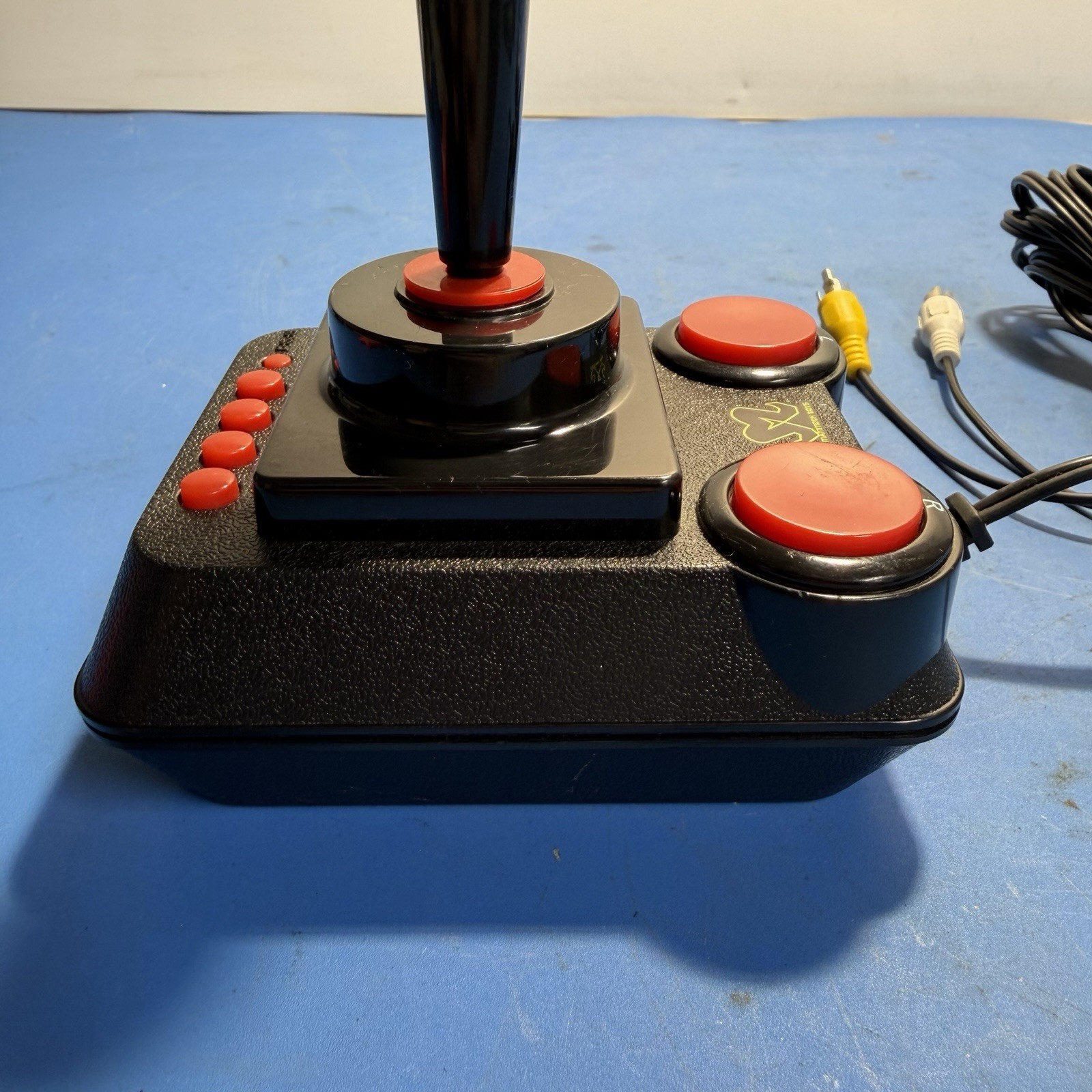 2004 Mammoth Toys Commodore 64 C64 Plug & Play 30 Games Joystick Fully Tested