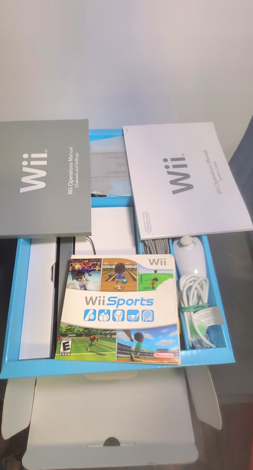 Nintendo Wii Console Complete In Box with Wii Sports Bundle – White – Tested