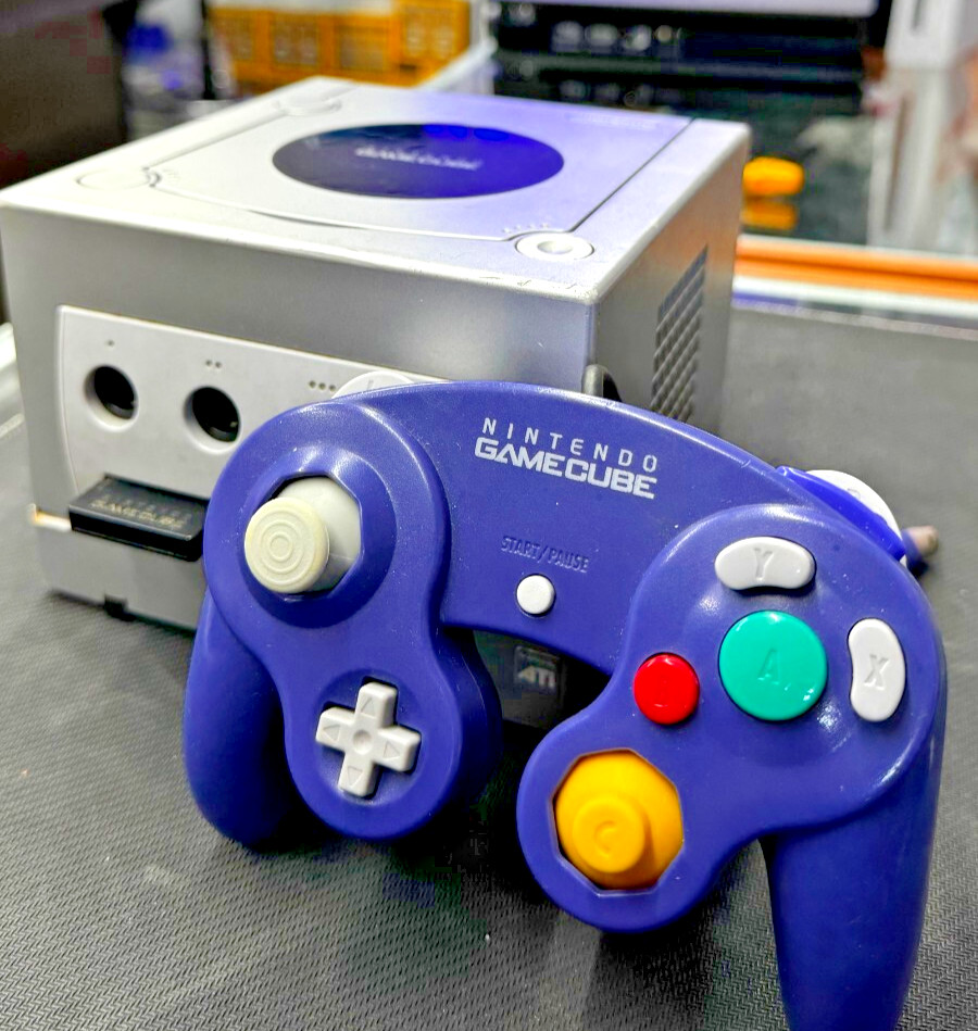 Nintendo Game Cube Platinum Console + 1 Controller – Silver | Used