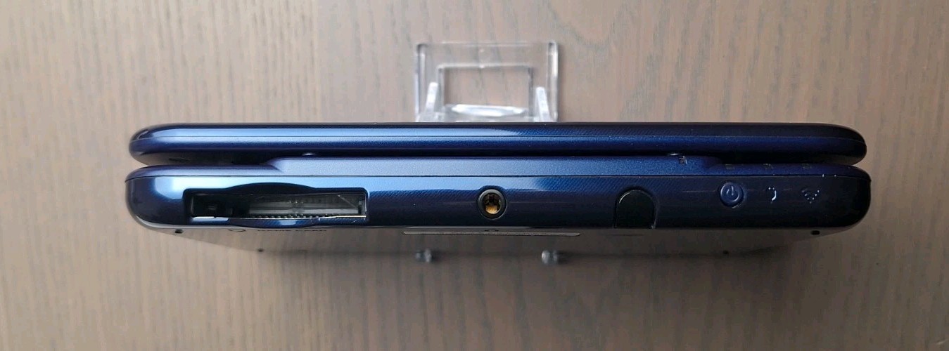New Nintendo 3DS XL Metallic Blue Charger + 32GB SD Card | Region Free CIB