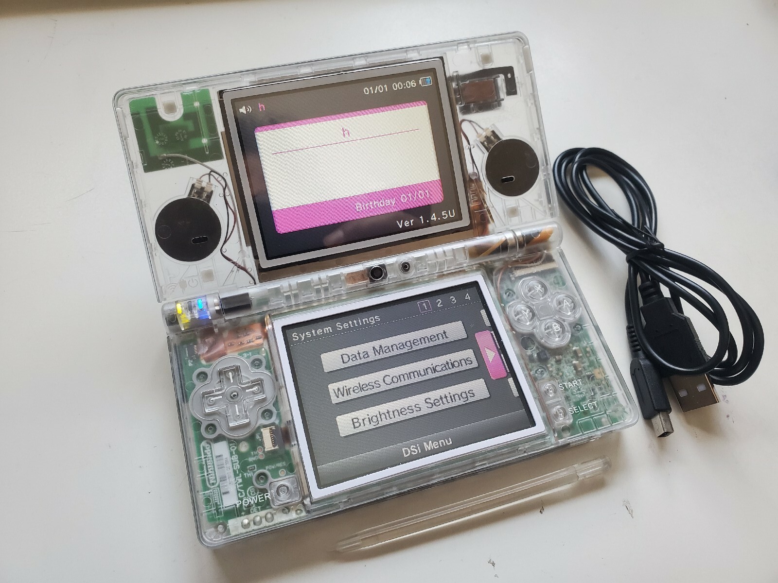 Nintendo DSi clear white Handheld System+ charger FAST SHIPPING