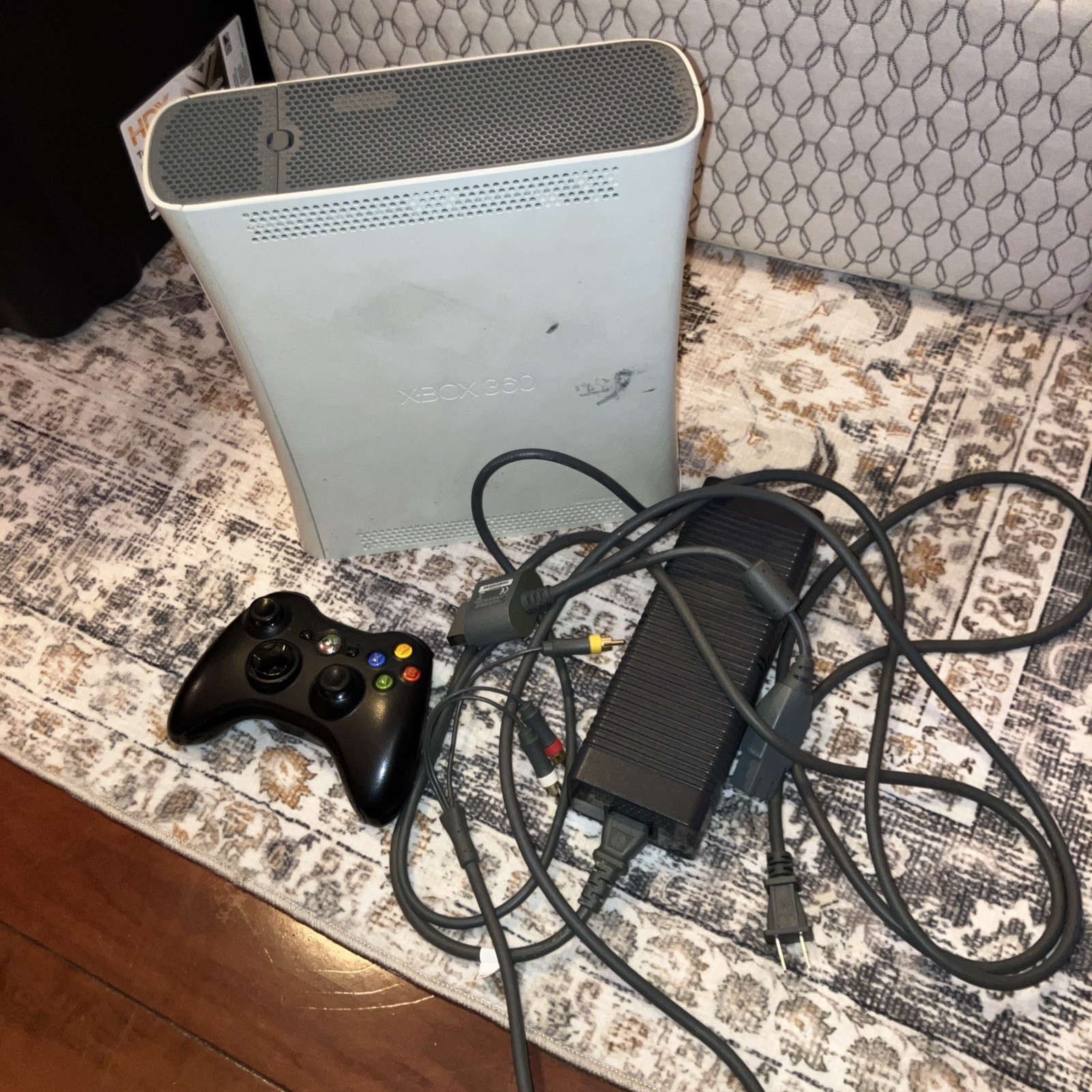 Microsoft Xbox 360 White Console w/ Controller, Cables, Box Tested Working