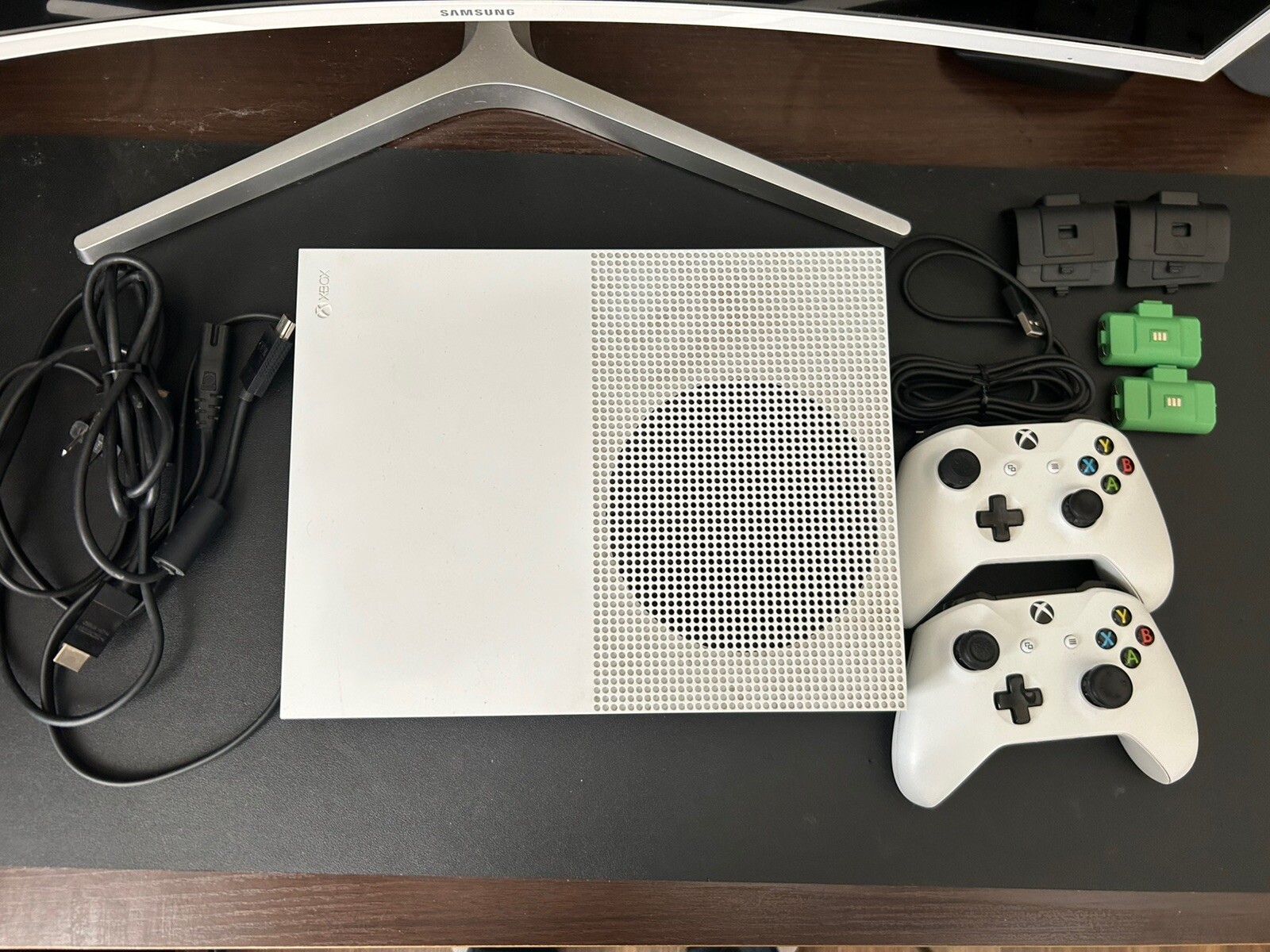 Xbox One S 500GB with 2 Controllers and Rechargeable Batteries