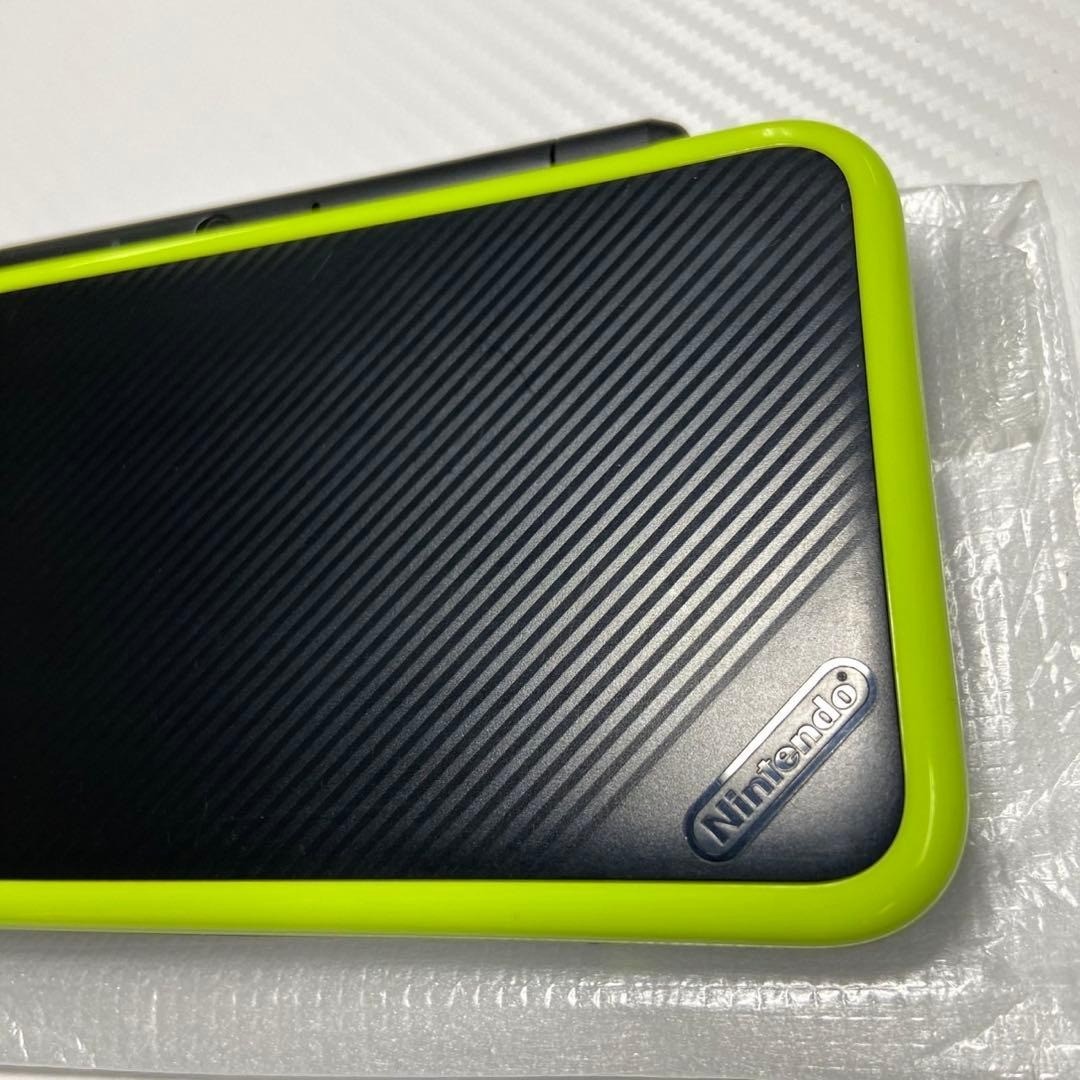 Nintendo New 2DS LL Black Lime Complete in Box Tested 6932