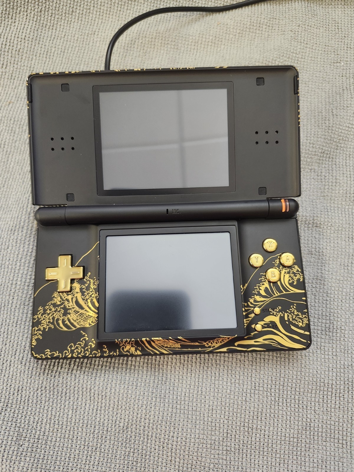 NDS Lite – USB-C Charging – eXtremeRate The Great Wave Black and Gold Shell