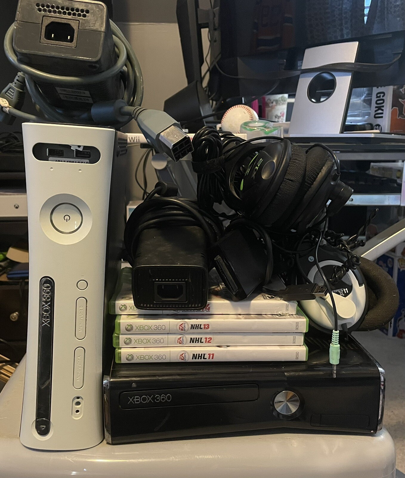 Xbox 360 S Slim 250GB w/ Elite Console Bundle w/ 4 Games – Cables – HDMI