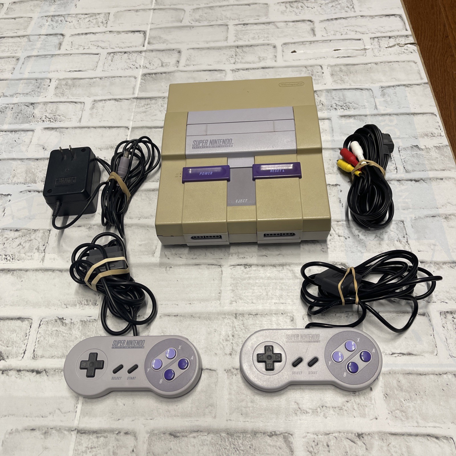 Super Nintendo SNES Console Bundle SNS-001 w/ Two Controllers, Cords Tested GUC